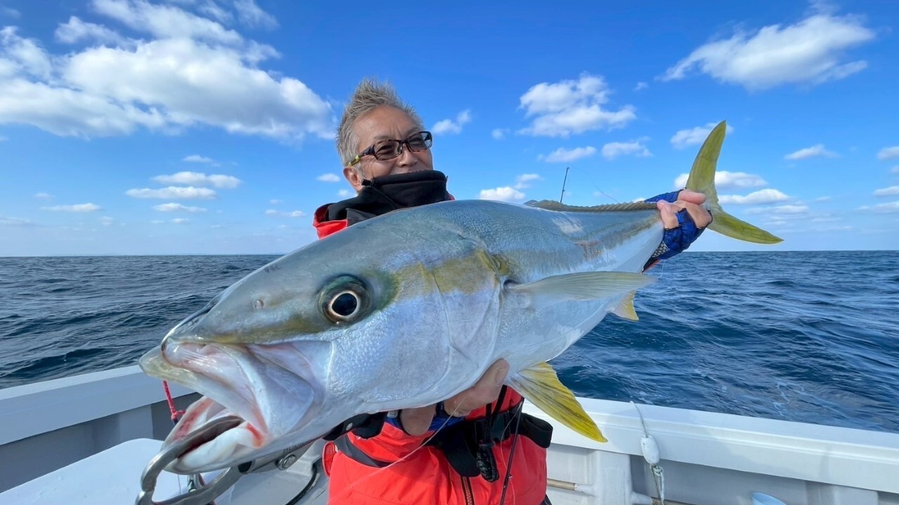 サーフのウキフカセ入門！ 砂利浜で渚のクロダイ釣り 前編 | つり人